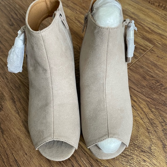 Peep toe booties, never used - Picture 3 of 4